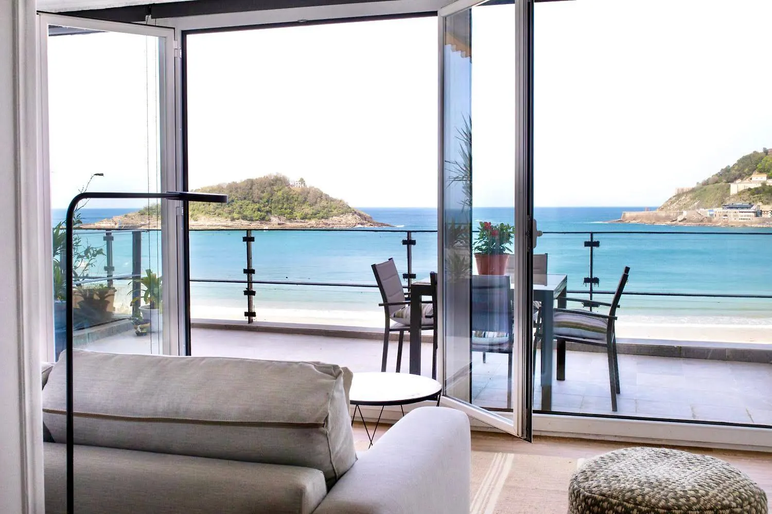 Miraconcha, In Front Of The Beach, Views And Parking location
